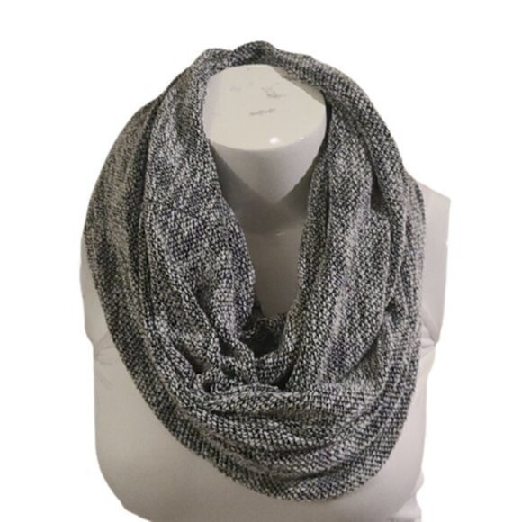 [H&M] Gray Infinity Scarf - Picture 2 of 4